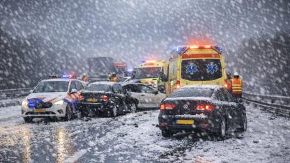 Hollanda’da şiddetli dolu kazalara yol açtı: A28 otoyolu zincirleme kaza sonrası saatlerce kapatıldı