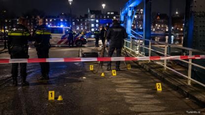 Amsterdam’da Çifte Cinayet: Telefon Şakası İddiası Soruşturmayı Derinleştirdi