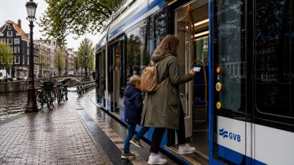 Amsterdam’da Çocuklara Ücretsiz Toplu Taşıma 2027’ye Kadar Uzatıldı