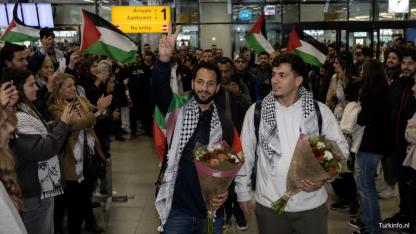 Gazze Filosundan Dönen Hollandalı Aktivistler Schiphol’de Karşılandı