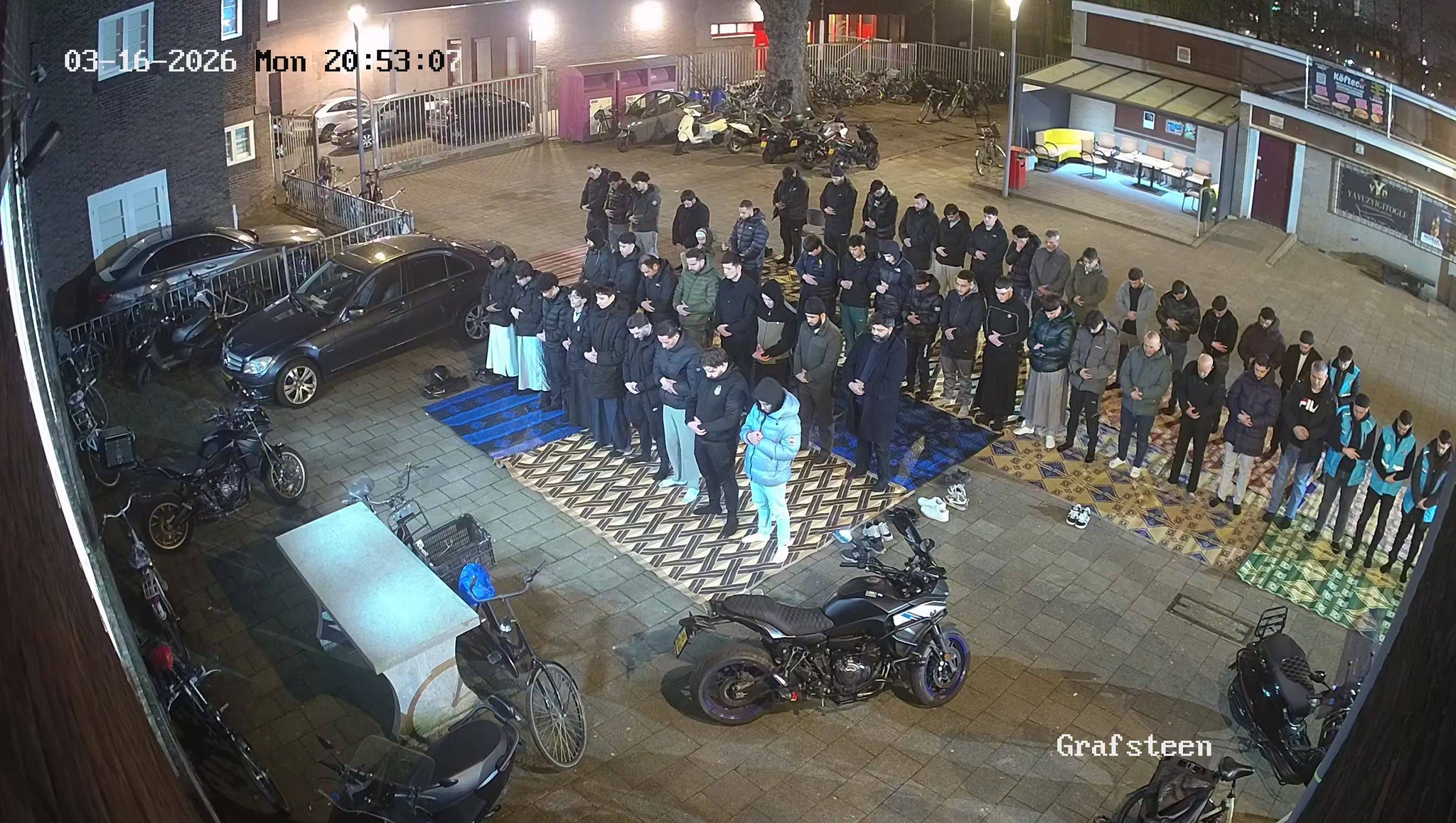 Hollanda’da Kadir Gecesi Camilerde Yoğun Katılımla İdrak Edildi