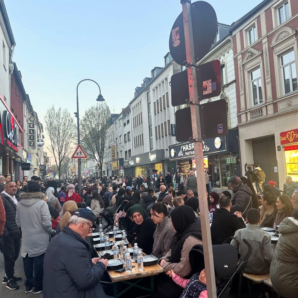 Köln Keupstraße İftarı Binlerce Kişiyi Buluşturdu