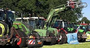 Hollanda'da çiftçiler hükümetin tarım ve çevre politikalarını protesto etti